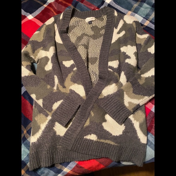 universal thread camo cardigan